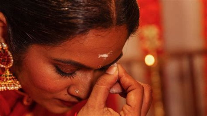 Can we apply chandan tilak on face?