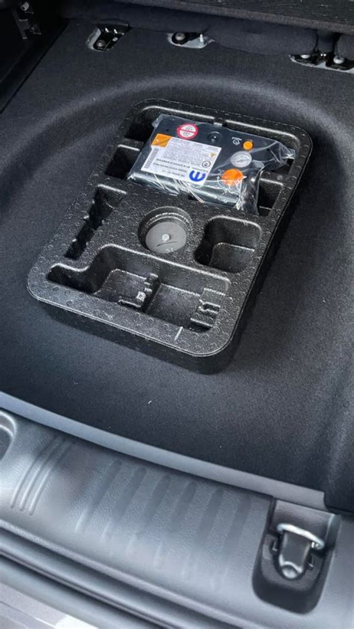 Does Jeep Compass have full-size spare?