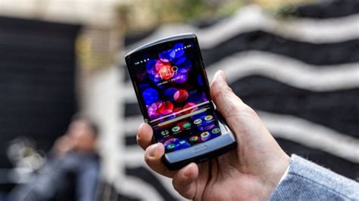 Does Motorola RAZR V3 have Bluetooth?