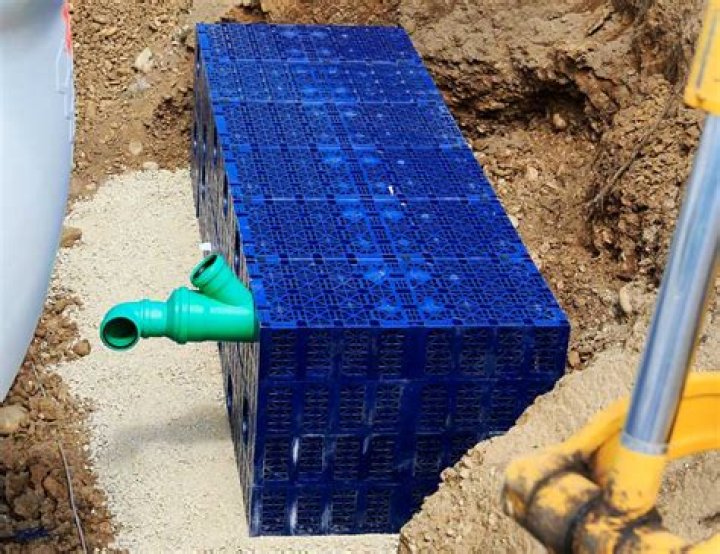 How do you connect crates together?