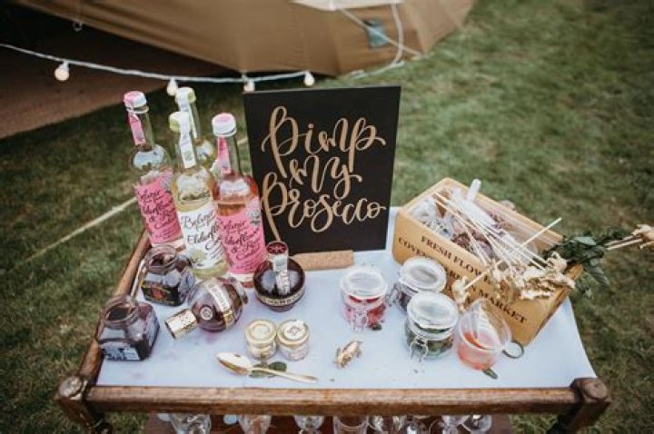 How do you keep drinks cold at a wedding?