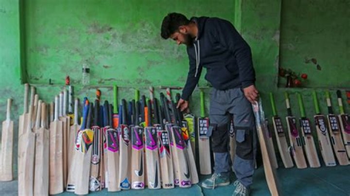 How long does it take to knock a cricket bat?