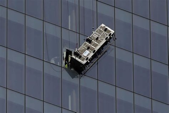 How much do window washers make in Manhattan?