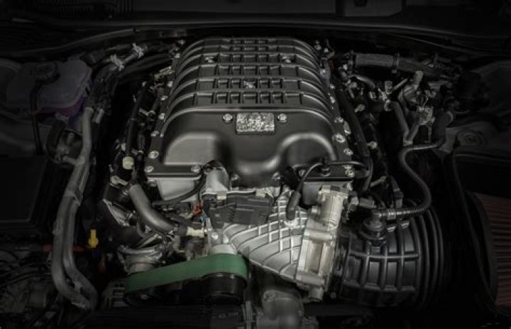 What engine is in the e220?