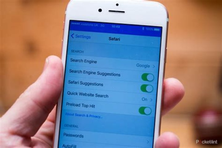 Why does Safari on iPhone keep crashing?