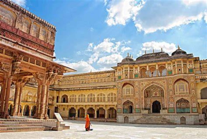 Why is Amber Fort famous?
